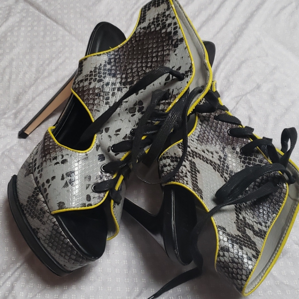 Shoe